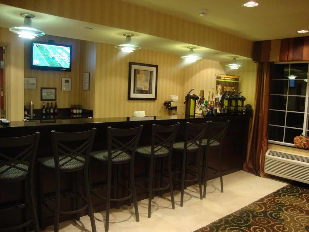 Cobblestone Inn & Suites - Carrington Exterior foto